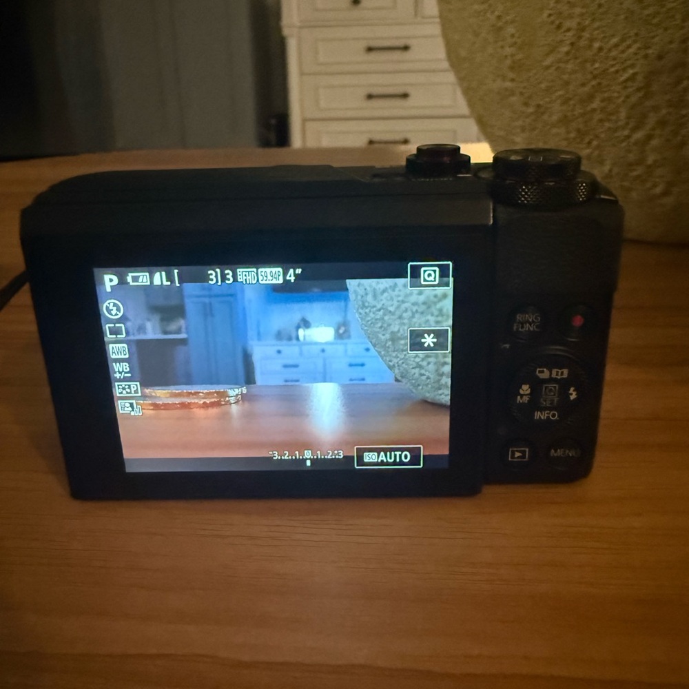 Canon G7X Compact Camera Powershot in Black - Picture 4 of 7